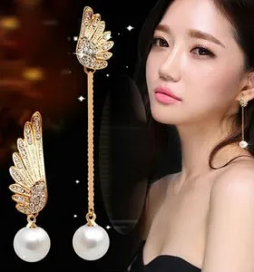 İnsanların Kore moda kişilik asimetrik imitasyon inci melek kanatları narin küpe toptan akını kadın