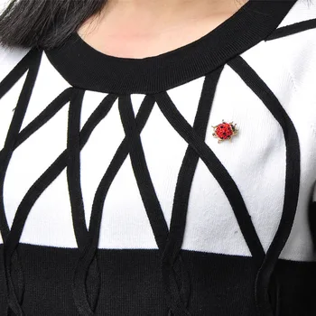 Kadınlar İçin Blucome Sevimli Böceği Uğur Böceği Broş Erkek Çocuklar Kristalleri Mini Böcek Broches Tesettür Eşarp İğne Joyas Ceket Kazak Spille