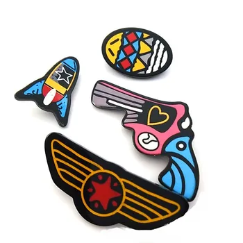 4 adet Karikatür Akrilik Broş Kıyafet İçin Kot Harajuku Sırt çantası Rozetleri Metal Pin Giyim Dekorasyon Uçağı Uçak Pın Ayarlayın