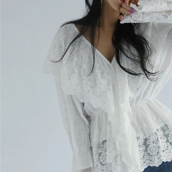 Yeni Ruffles RUGOD Moda Seksi Beyaz Dantel Bluz V-boyun Flare Kol Kadın Gömlek 2018 Bahar Üstleri Ve Bluzlar Kadın