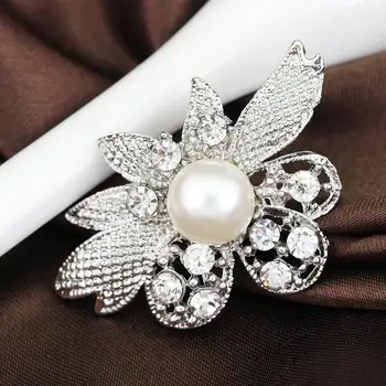 Kadın Broş Pin Takı için Zarif Büyük Taklit İnci, elmas Taklidi Çiçek büyüleyici Gümüş renkli Broş