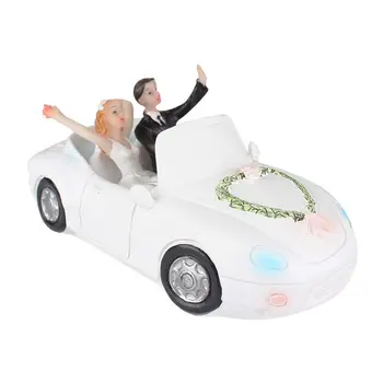 En iyi 1 beyaz + siyah reçine gelin ve damat açık spor araba, düğün araba pasta dekorasyon süsleri gelin damat bebek dekorasyon