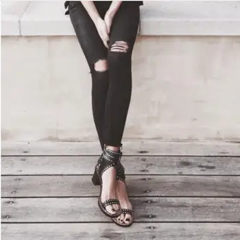 Moda Tasarım Jaeryn Mücadele Bileği Kalın Yüksek Topuk Ayakkabı Burnu Açık Seksi Yaz Kadın Sandalet Patik Perçin Deri Sandalet Çivili