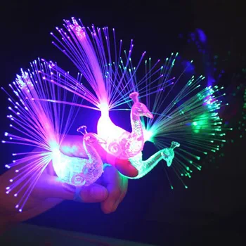 Yeni ve ucuz yenilik misafir Çocuk 's doğum günü oyuncak hediye olarak düğün süslemeleri için peacock parmak ışık halkası led lambalar