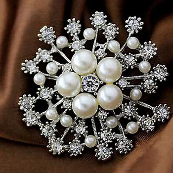 LNRRABC Satış Kadın Bayan Moda Büyüleyici kar Tanesi İmitasyon İnciler Taşlar Kristal Düğün Broş Pin