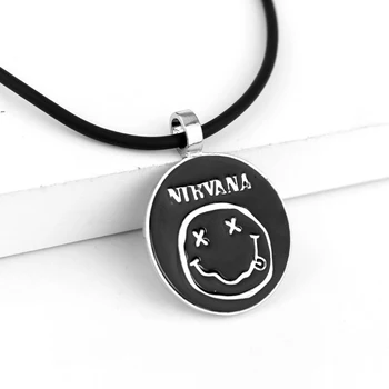 Erkekler Ve Kadınlar İçin Rock Grubu Nirvana Gülümseme Yüz Logo Metal Kolye Kolye Punk Tarzı Siyah Yuvarlak Kolye