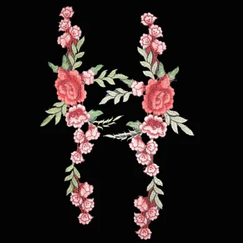 2 adet/Set Kumaş Etiket Ekini Şaşaalı Çiçek Kırmızı Gül Çiçeği Aplike Nakış Yama Kumaş Etiket Dikmek-NL127 üzerinde