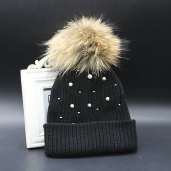 Kış Kadın İnci Gerçek Rakun Kürk 15cm Ponpon şapkalı Kadınlar İçin Örme Kasketleri Şapka Tığ