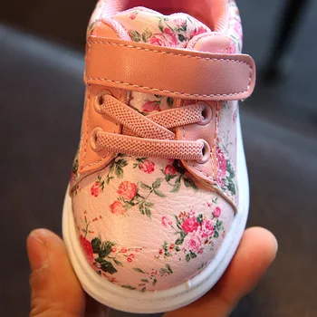 2017 yeni küçük çiçekli kız bebek ayakkabıları moda sevimli bebek nefes rahat ayakkabılar