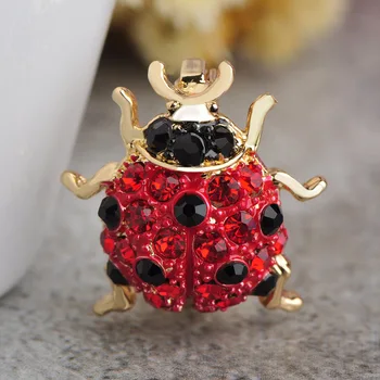 Kadınlar İçin Blucome Sevimli Böceği Uğur Böceği Broş Erkek Çocuklar Kristalleri Mini Böcek Broches Tesettür Eşarp İğne Joyas Ceket Kazak Spille