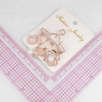Kadınlar İçin 2016 Moda CC Broş Pin Cömert İnci mektup Broş Pin Pin Eşarp En Moda N5'in Broş